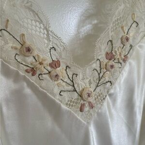 ✨SALE✨ Retro Victoria’s Secret Ivory & floral Slip Dress Size L